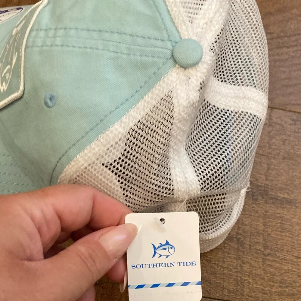 Southern Tide NWT Light BlueWhite Trucker Hat w/ Fish Logo Fishing Hat SnapBack
